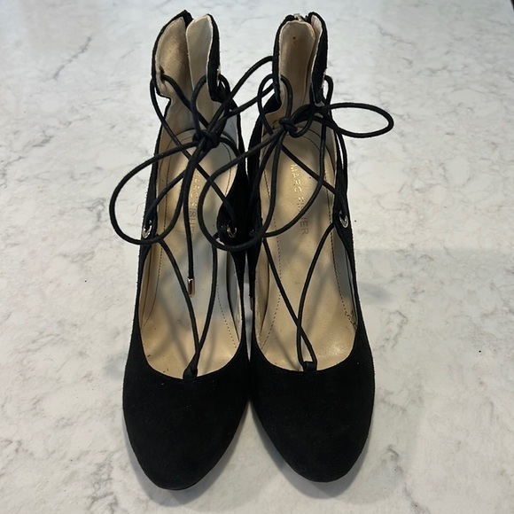 March Fisher Lace Up Suede Black Heels Size 7.5 - Picture 3 of 6